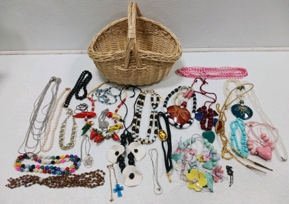 (1) Wicker Basket & 20+ Assorted Necklaces