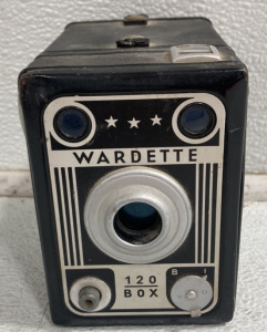 (1) Wardette 120 Box Film Camera