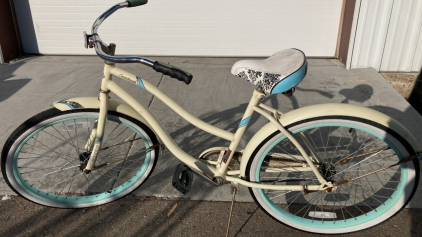 26&rdquo; Huffy Cranbrook Bicycle (Pale Yellow)