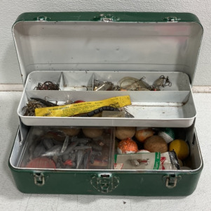 (1) Vintage Tackle Box