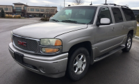 2004 GMC YUKON - DENALI PACKAGE!