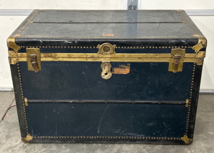 40x24x26 ANTIQUE STORAGE TRUNK