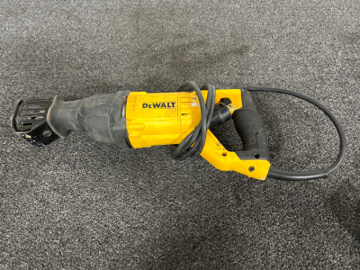 DEWALT RECIPROCATING SAW- WORKS GREAT