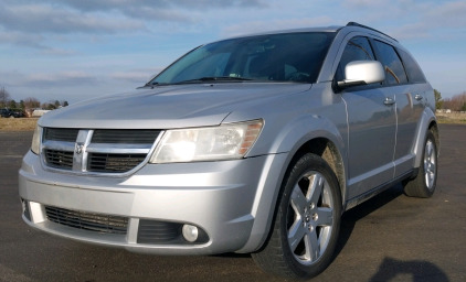 2010 DODGE JOURNEY - AWD!