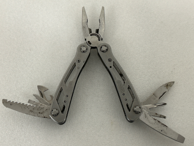 FOLDING KNIVES AND MULTI-TOOL