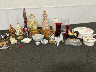 CHRISTMAS STATUES WITH ORNAMENTS AND VARIOUS DECORATIVE PIECES