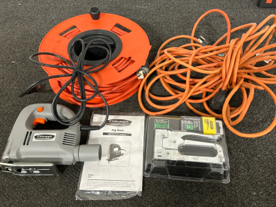 2 INDOOR/OUTDOOR EXTENSION CORDS, WORKING CHICAGO POWER TOOLS ELECTRIC JIG SAW AND UNOPENED STANLEY LIGHT DUTY STAPLER