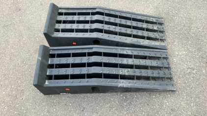 HEAVY DUTY PLASTIC CAR RAMPS