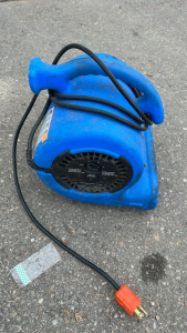 SMALL BLUE BEAR AIR DRYER (WORKS)