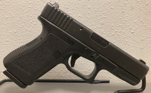 GLOCK 23 .40 S&W PISTOL WITH MAGAZINE— ABX499