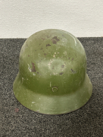 M40 ROLLED RIMMED STEEL HELMET WITH LINER AND STRAPS, GERMAN MANUFACTURED. - 4