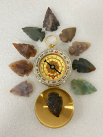 BRASS TONED COMPASS AND (10) STONE ARROWHEADS (1” to 1-1/2”)