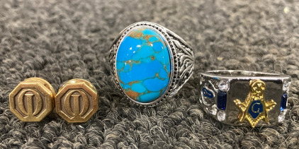 (2) MEN’S RINGS. SIMULATED TURQUOISE AND MASONIC DESIGN WITH MASONIC PINS