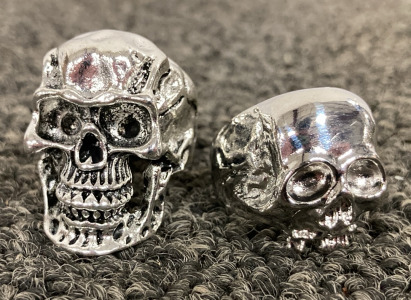 (2) MEN’S SILVER TONED SKULL RINGS