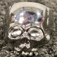 (2) MEN’S SILVER TONED SKULL RINGS - 3