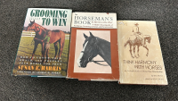 EQUESTRIAN BOOKS AND WOOD WALL SIGN “HORSES LEAVE HOOF PRINTS ON YOUR HEART” - 4