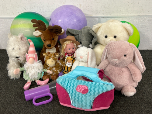 STUFFED ANIMALS, DOLL, RUBBER BALLS, FLASHLIGHT (NEEDS BATTERIES) AND TOY PET BAG