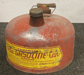 (1) VINTAGE PORTA GASOLINE CAN