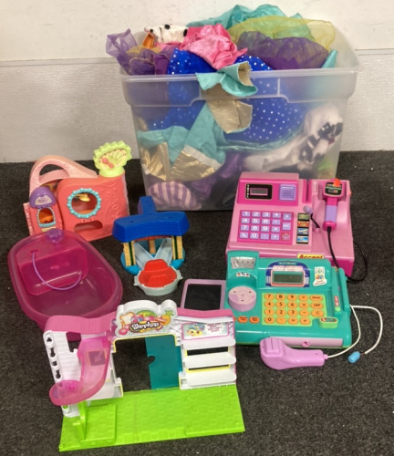 BIN OF KIDS TOYS AND COSTUMES INCLUDING (2) TOY CASH REGISTERS, TOY BOAT, LITTLEST PET SHOP HOME, SHOPKINS STAND AND MORE