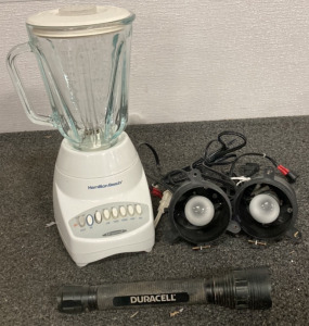 WHITE HAMILTON BEACH BLENDER (TURNS ON), DURACELL FLASH LIGHT, PORTABLE CABINET LIGHTS (TURNS ON)