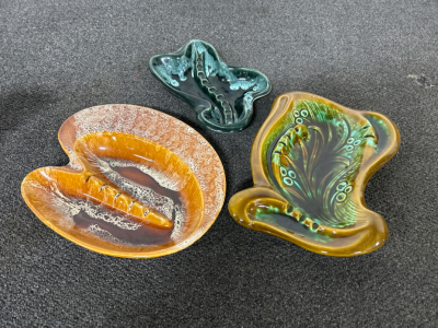 THREE DECORATIVE CERAMIC DISHES/ ASHTRAYS