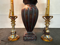 PAIR OF MATCHING LAMPS (BOTH WORKING CONDITION) AND METAL VASE DECOR - 3