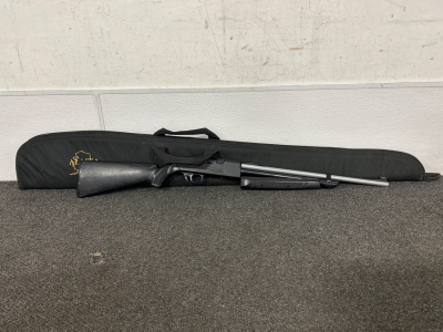 REMINGTON AIR MASTER 77 AIR RIFLE AND SOFT CASE. MAY REQUIRE REPAIR.