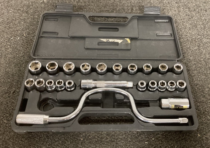 (1) SOCKET RATCHET SET WITH CASE