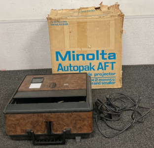 MINOLTA AUTOPAK AFT AUTOFOCUS SLIDE PROJECTOR (TURNS ON)