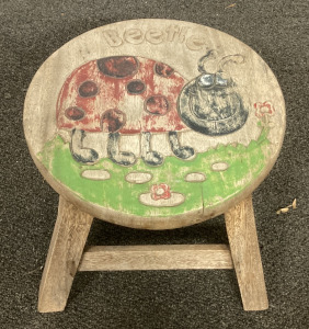 (1) VINTAGE HAND CARVED AND PAINTED WOODEN STOOL (9”X10”)