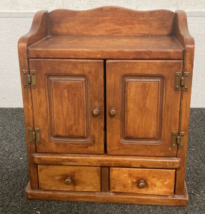 (1) ANTIQUE “THE SPICE CHEST RADIO” (UNABLE TO POWER ON)