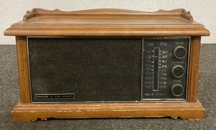 (1) VINTAGE PHILCO DUAL SPEAKER RADIO (POWERS ON)