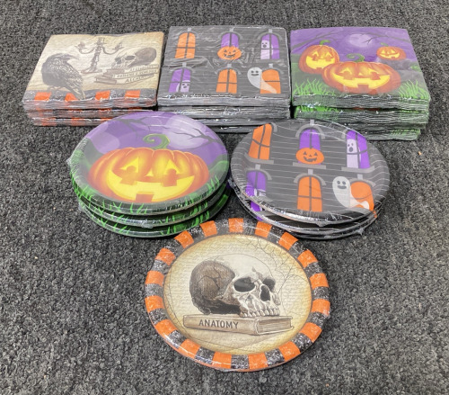 SPOOKY DESSERT PLATES AND NAPKINS