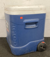 (1) IGLOO ICE CUBE ULTRATHERM INSULATION COOLER ON WHEELS WITH DRAINAGE SPOUT - 2