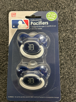 10 UNUSED PACIFIERS: TAMPA BAY BUCKANEERS (6), DALLAS COWBOYS (1), BOSTON RED SOX (1) AND DETROIT TIGERS (2) - 5