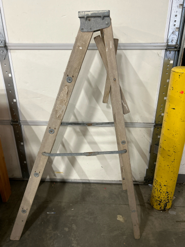 5’ OLD WOOD LADDER