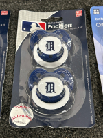 BIB & PRE-WALKERS SETS: BALTIMORE ORIOLES (4), HOUSTON ASTROS (1), PACIFIERS: DETROIT TIGERS (12-2 PACKS) AND MICHIGAN STATE SPARTANS 1-2 PACK) - 4