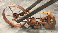 (1) ANTIQUE SEED SPREADER - 4