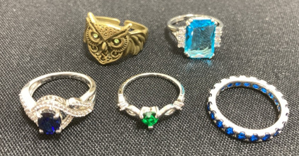 (5) Women&rsquo;s Rings