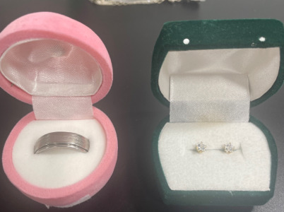 (1) 14k Pair of Earings (1) Size 11 Men&rsquo;s Ring