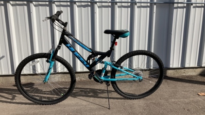 Huffy Trail Runner 26L 18-Speed Shifting Mountain Bike