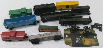 (10) Model Train Carriages & Decorations/Accessories
