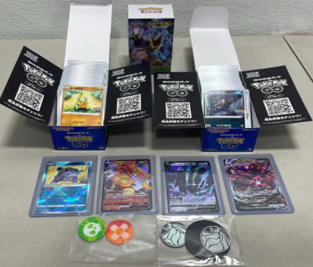 (4) Beautiful Japanese Pok&eacute;mon Go Holo Cards (Sleeved), Big Collection Of Japanese Pok&eacute;mon Cards. Game Pieces W/ Collectors Boxes, Game Pieces