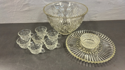 DEEP GLASS PUNCH BOWL W/ 7 MATCHING GLASSES AND SERVERING DISH