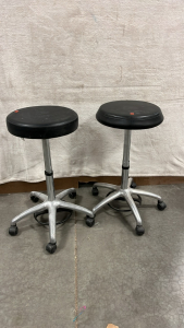 (2) MATCH BLACK ROLLING STOOLS