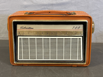 VINTAGE SILVERTONE 700 ALL-TRANSISTOR RADIO IN GENUINE COWHIDE CASE (UNABLE TO TEST)