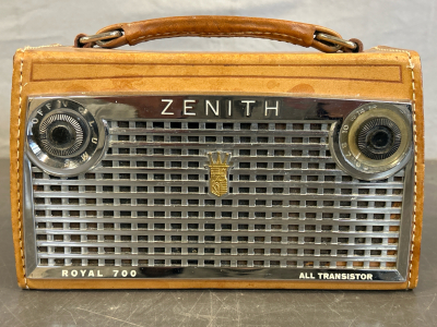 VINTAGE ZENITH ROYAL 700 ALL-TRANSISTOR RADIO IN GENUINE COWHIDE CASE (UNABLE TO TEST)