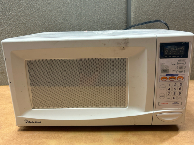 WORKING MAGIC CHEF 1100 WATT MICROWAVE