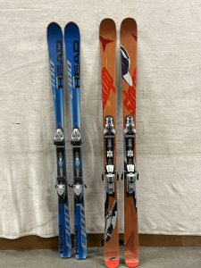 2 PAIRS OF SKIS