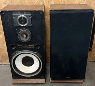 (2) FISHER SPEAKERS